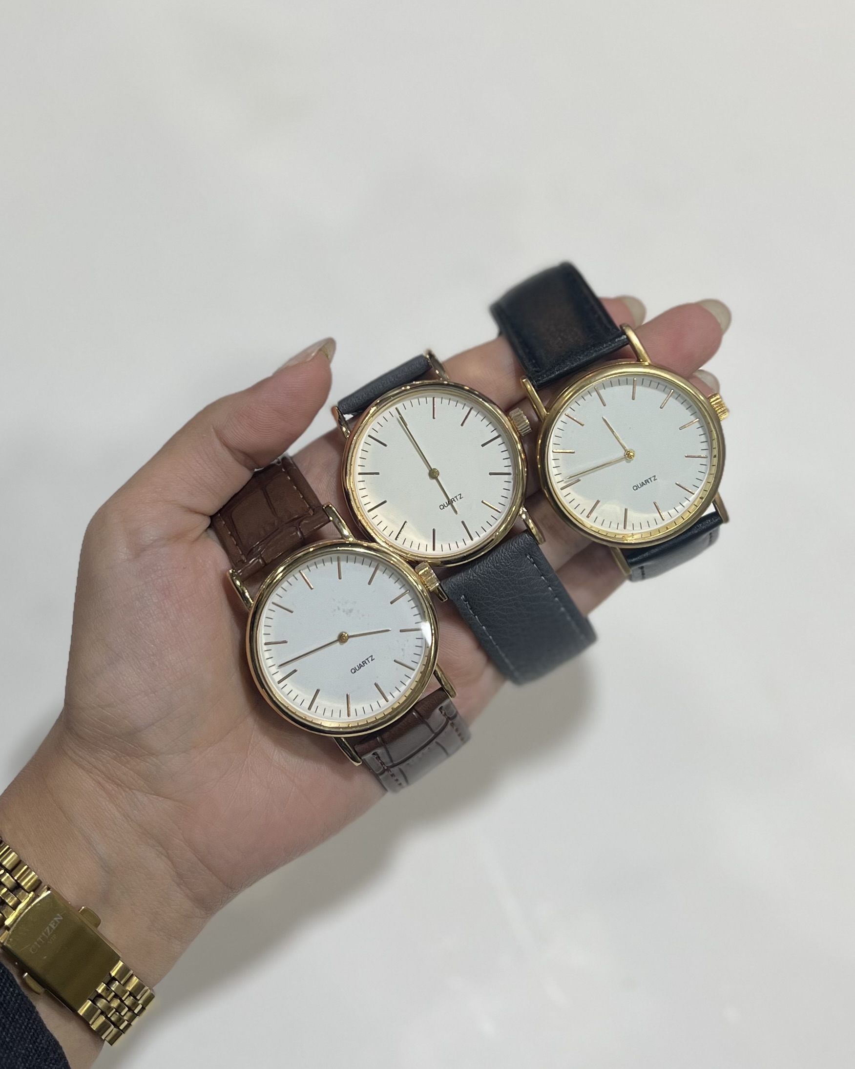 ساعت ساده بندچرم اسپرت برند QUARTZ